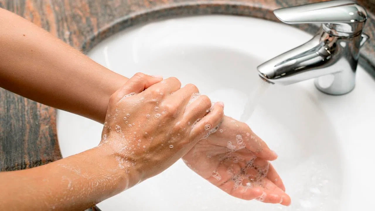 Гигиена рук при использовании линз